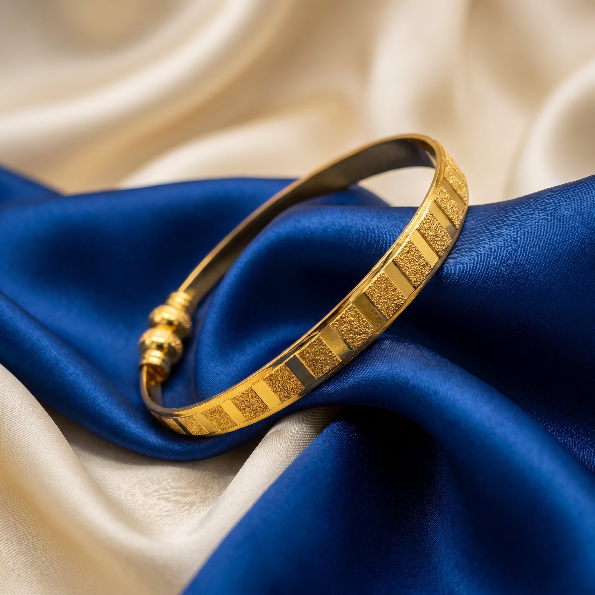 Gold kadli with line design