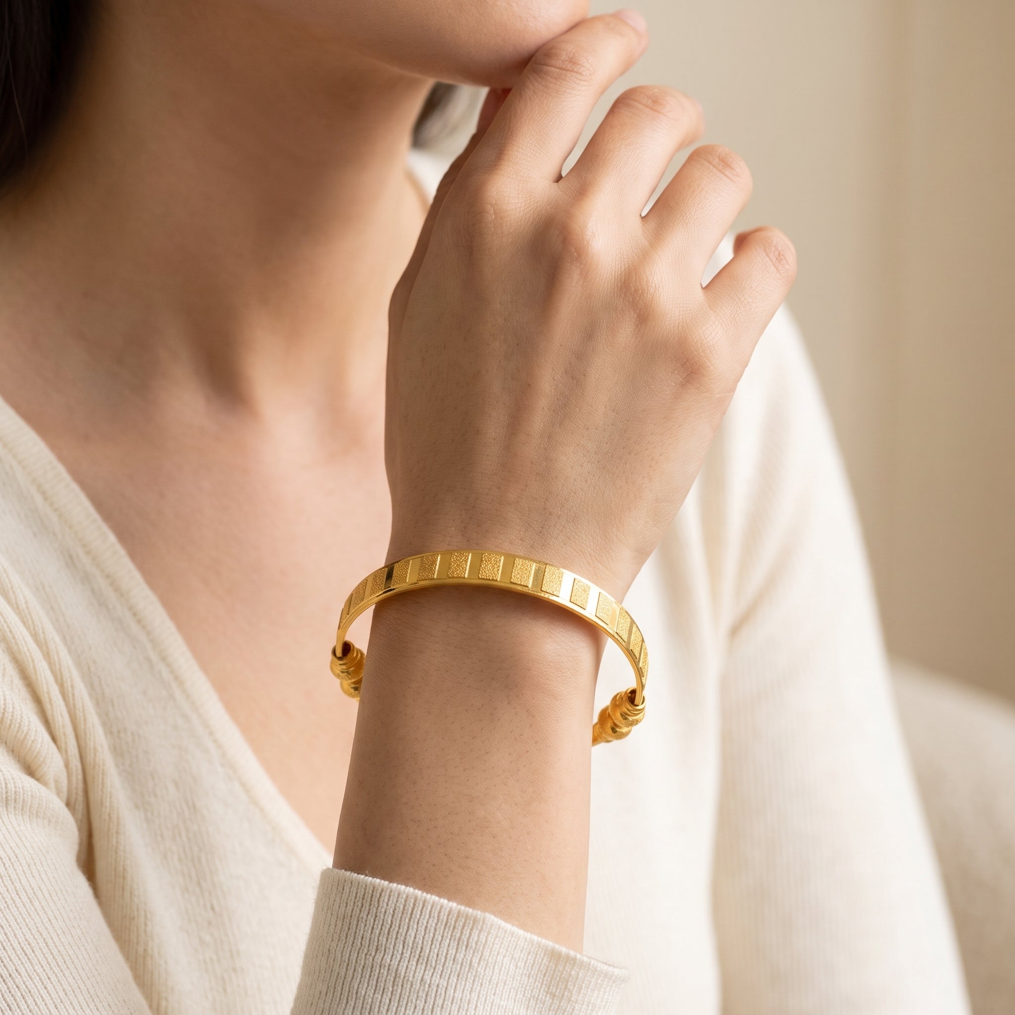 Gold kadli with line design