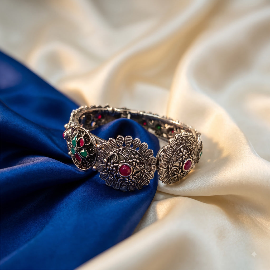 Oxidised spring circular design bracelet