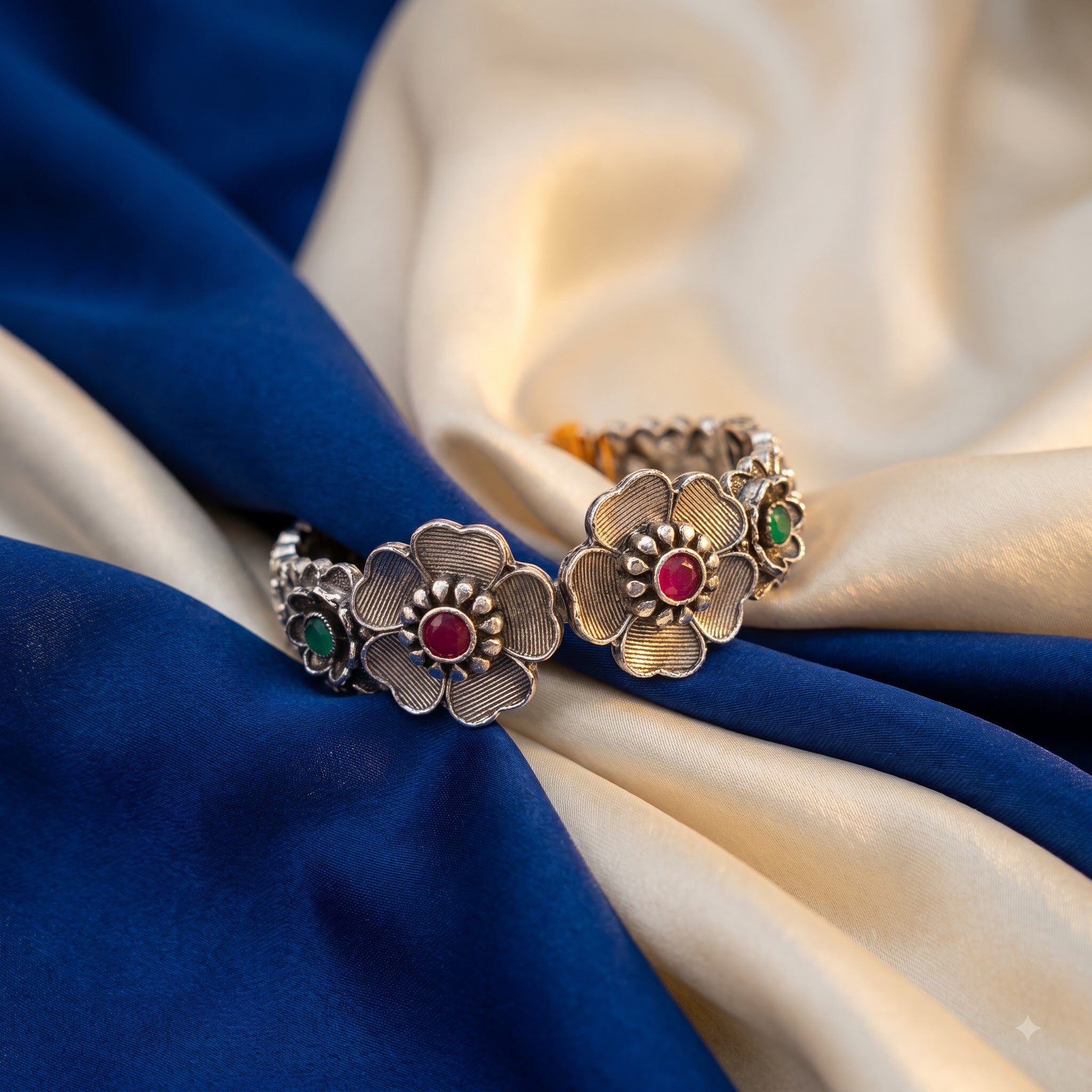 Oxidised spring circular design bracelet