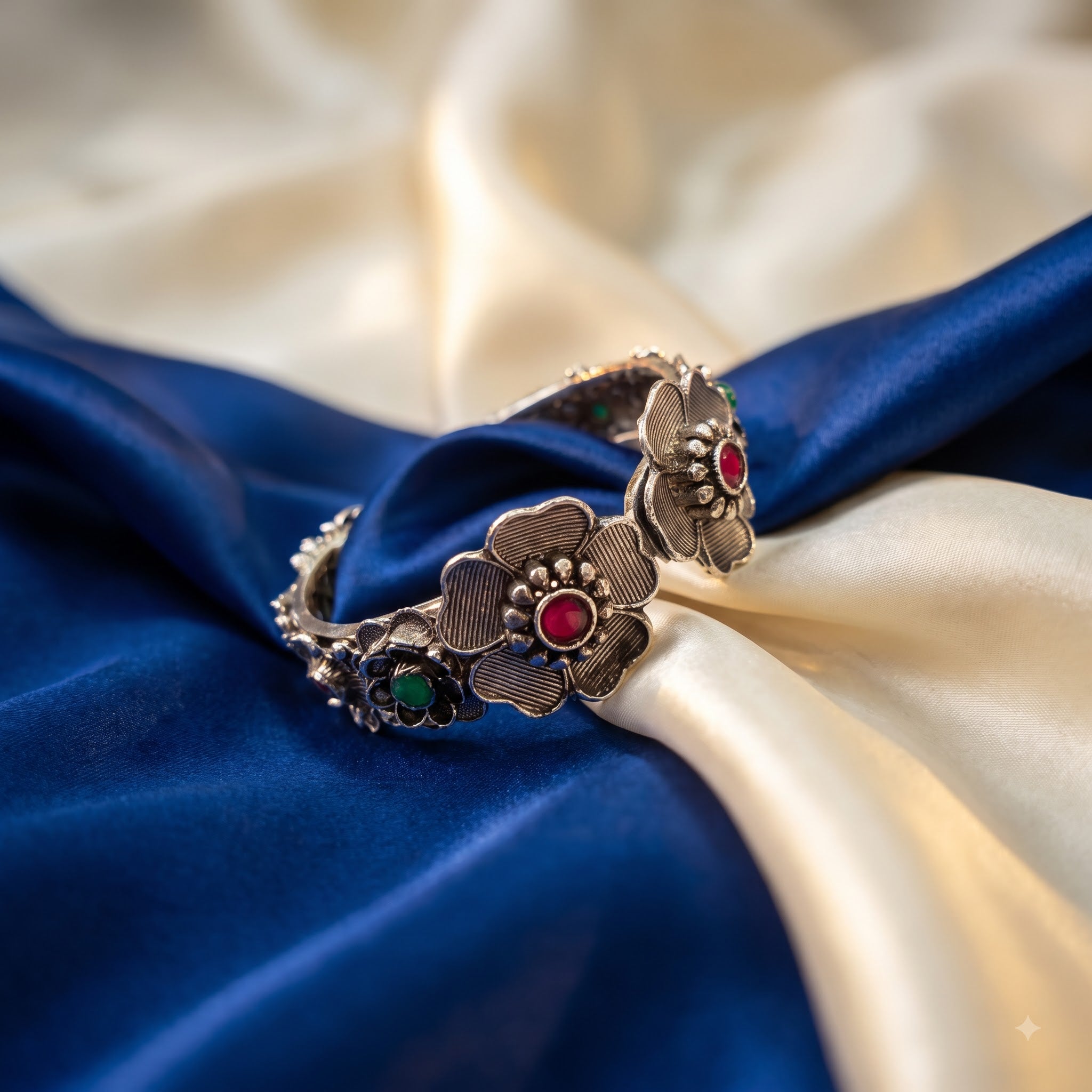 Oxidised spring circular design bracelet
