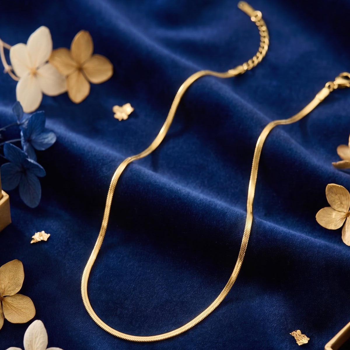 Shimmeri gold herringbone snake chain