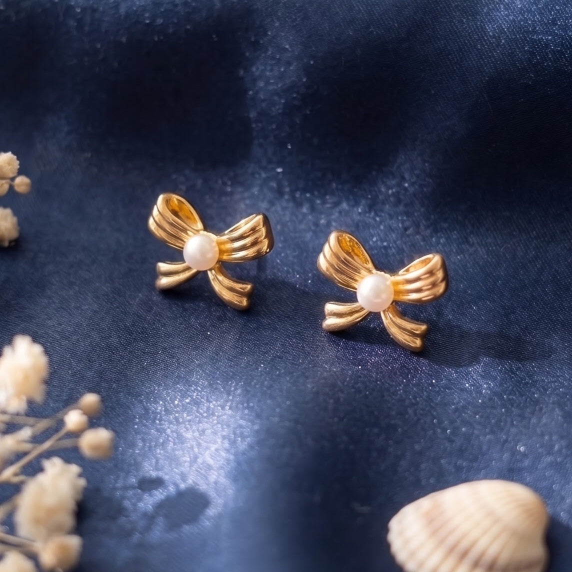 Small Bow design stud earring