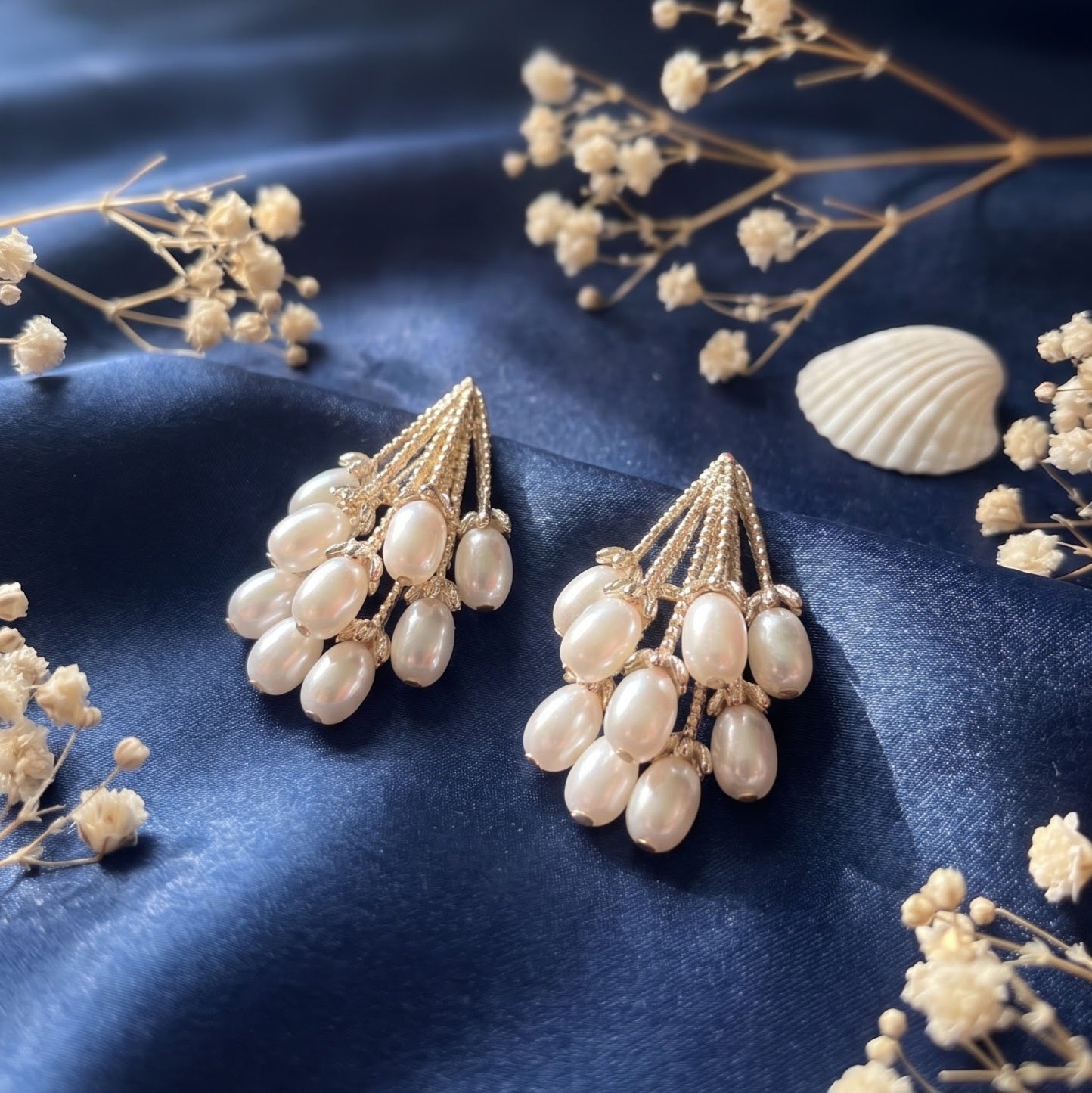 Cluster of pearl with wired cone shape earring