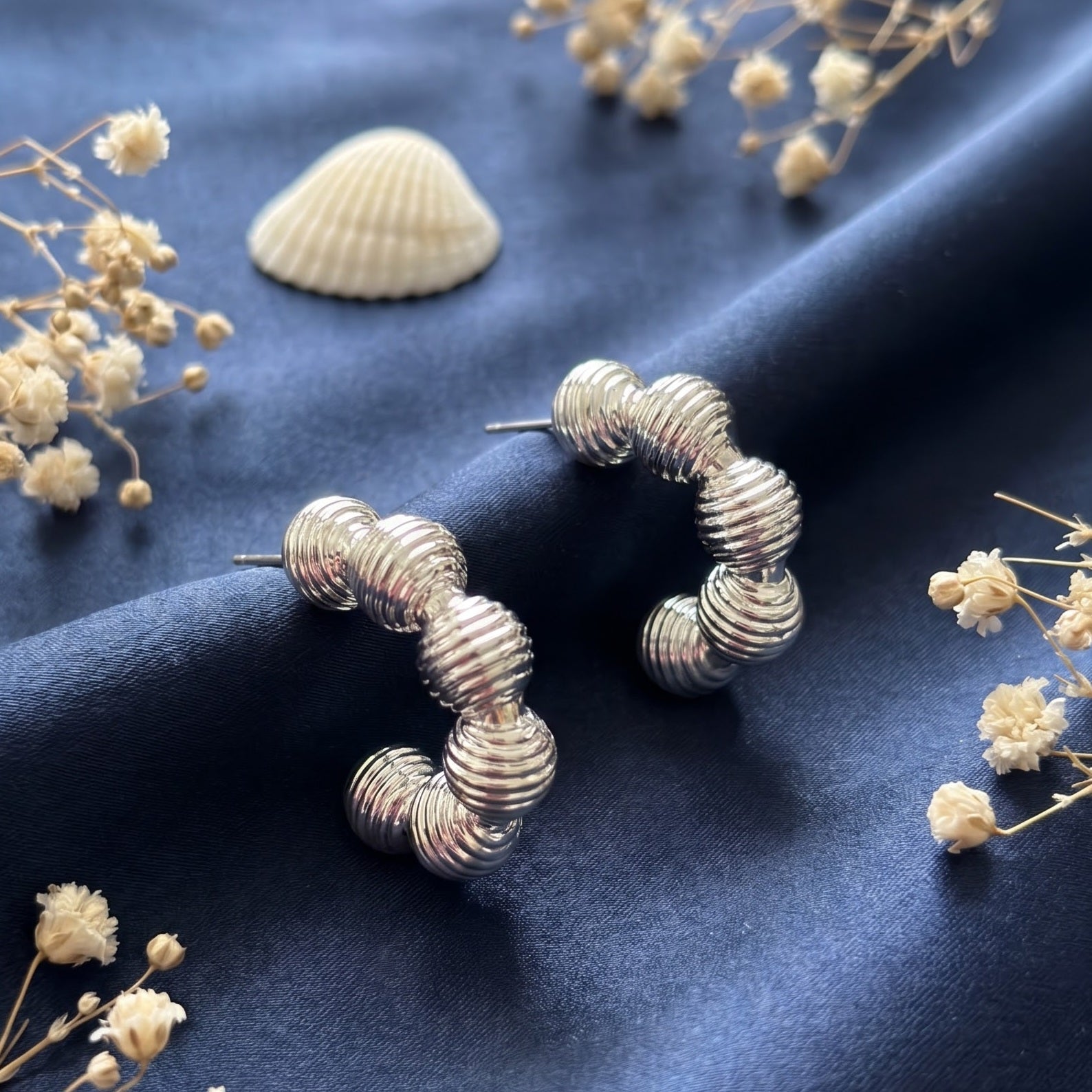 Hoops earring with stacked ribbed-sphere