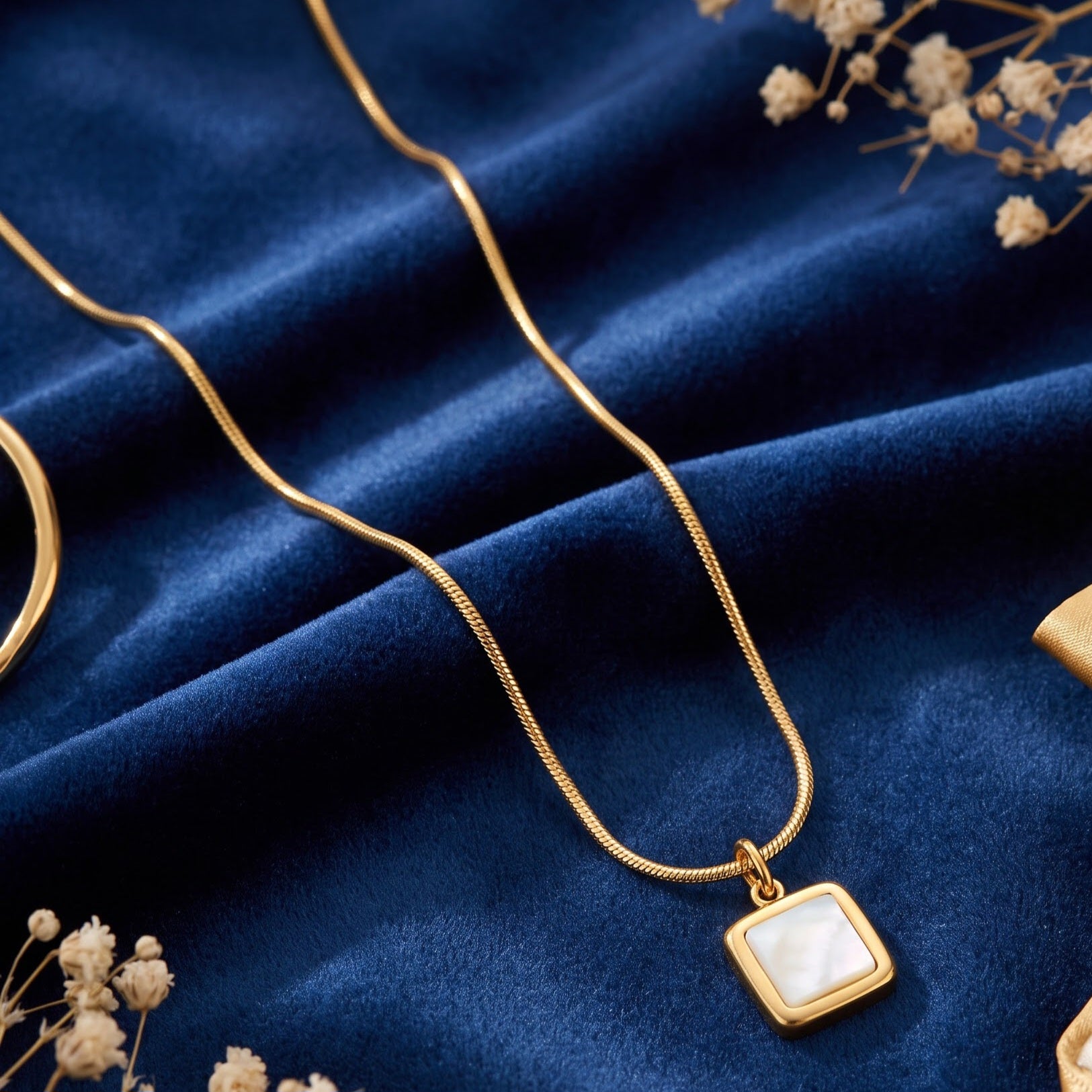 Locket necklace with chain