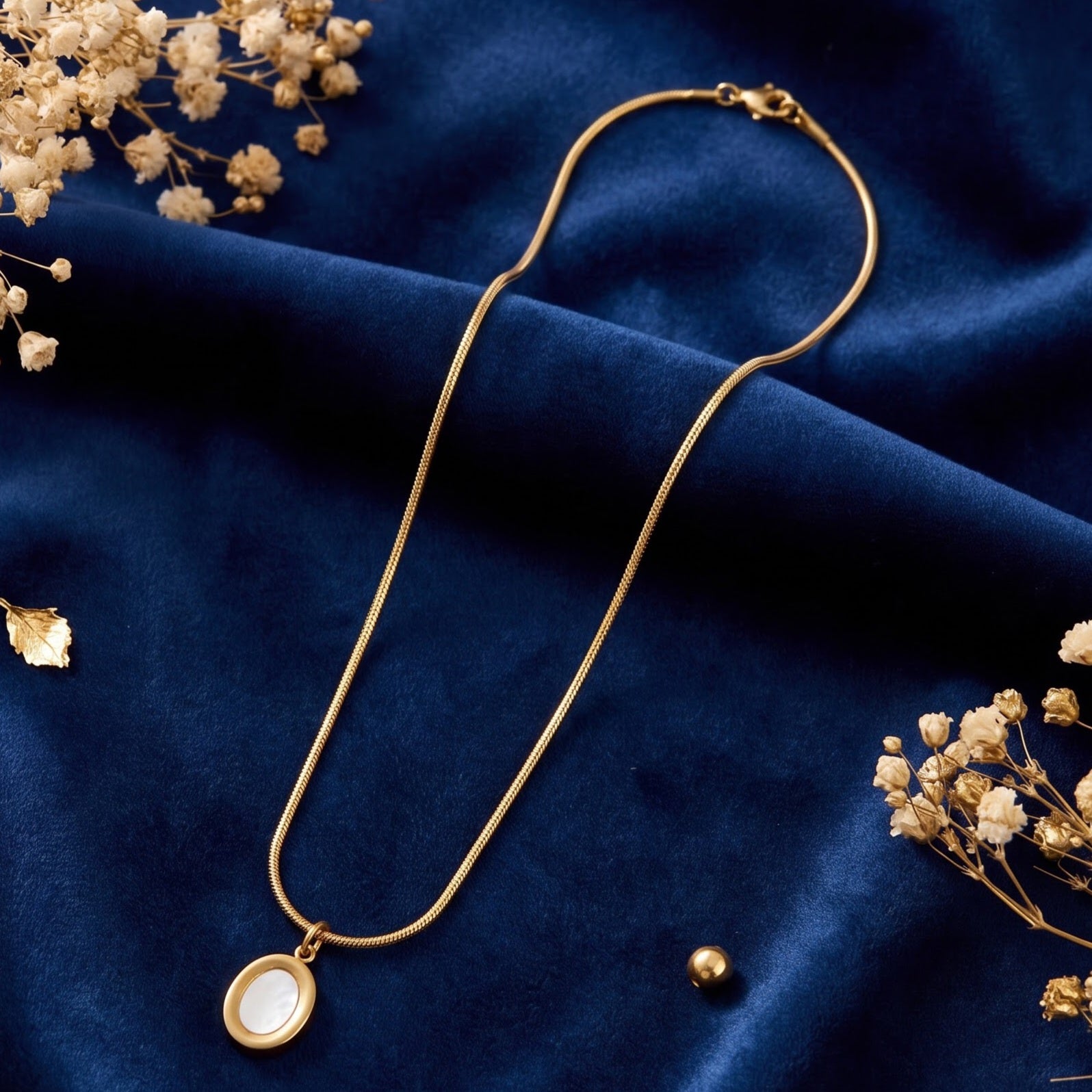 Locket necklace with chain