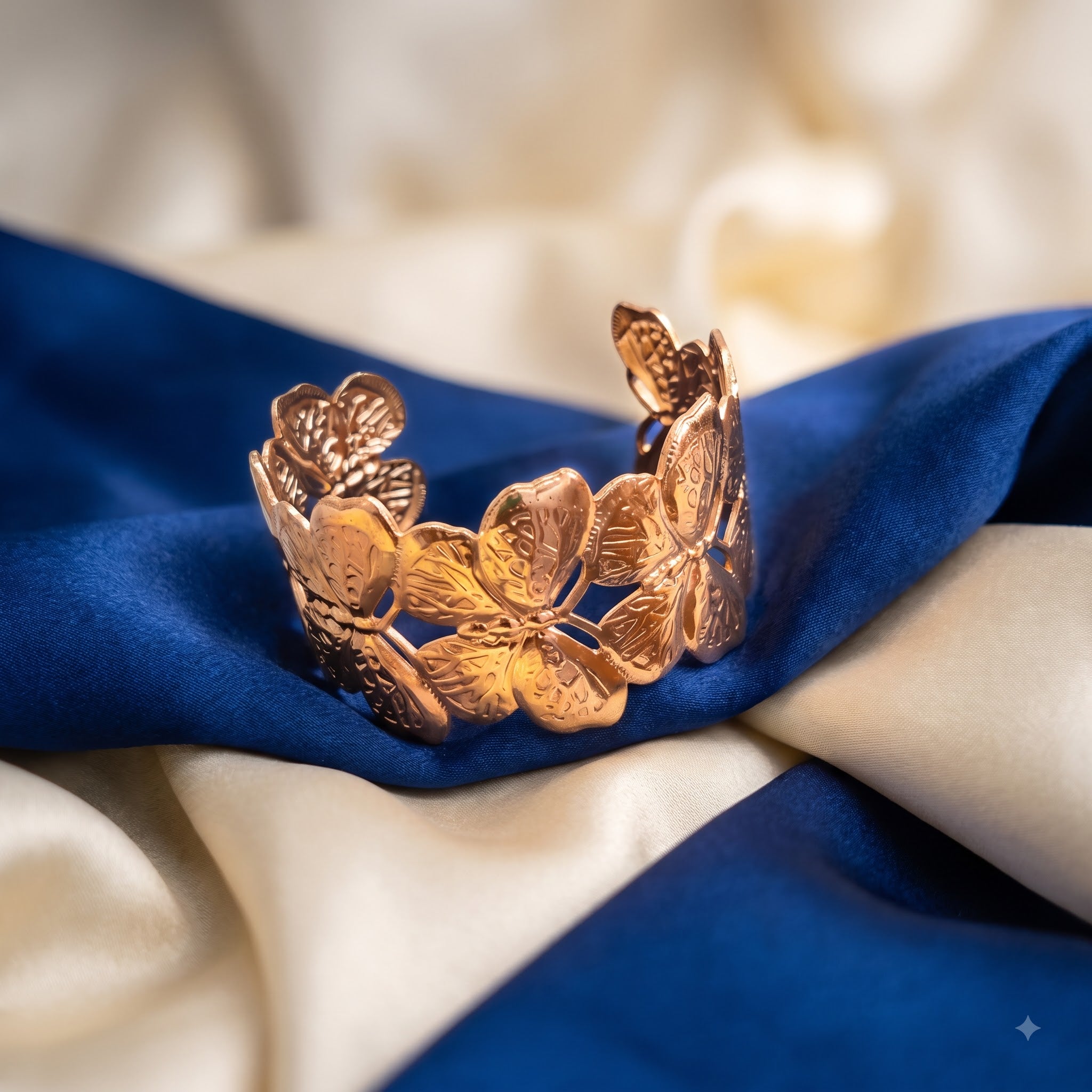 Gold cuffs brecelet