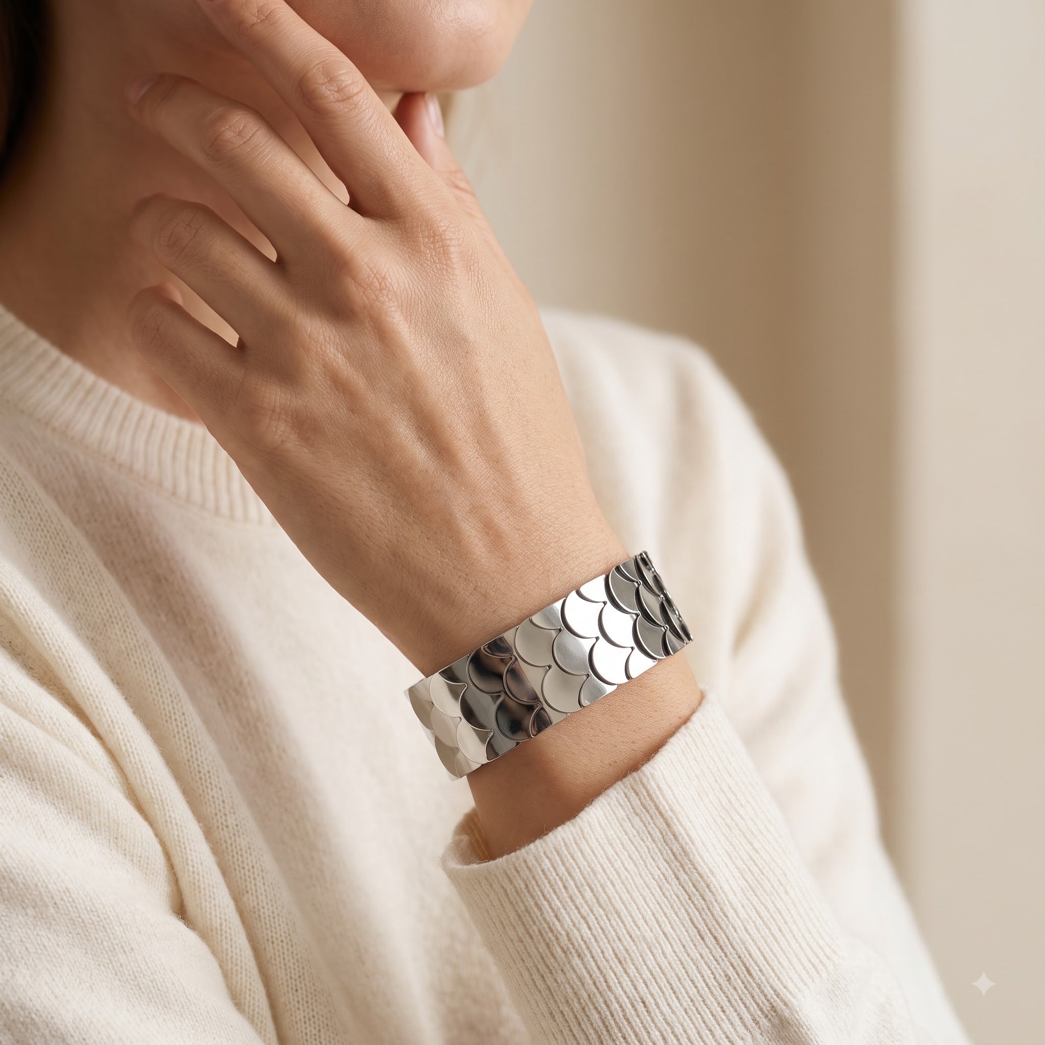 Fish scale cuffs braclate