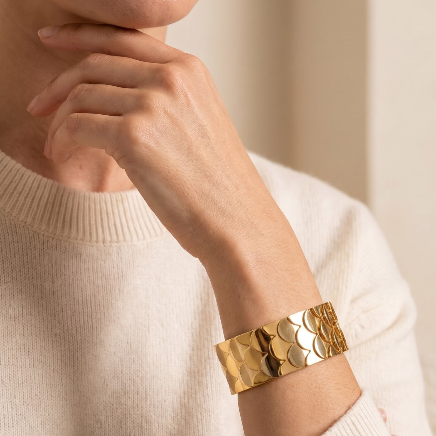 Fish scale cuffs braclate