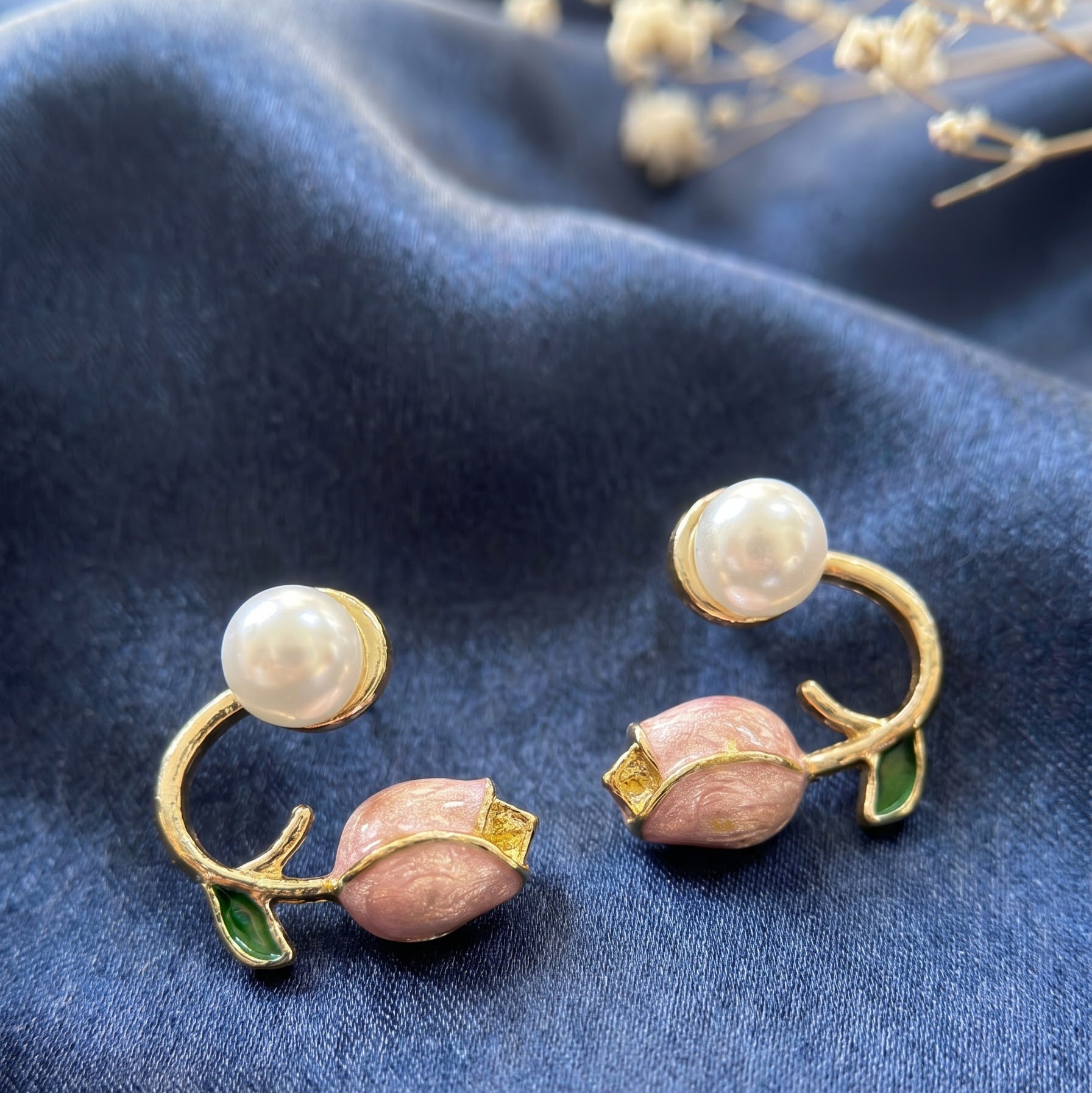 Tulip design pearl and stone earring