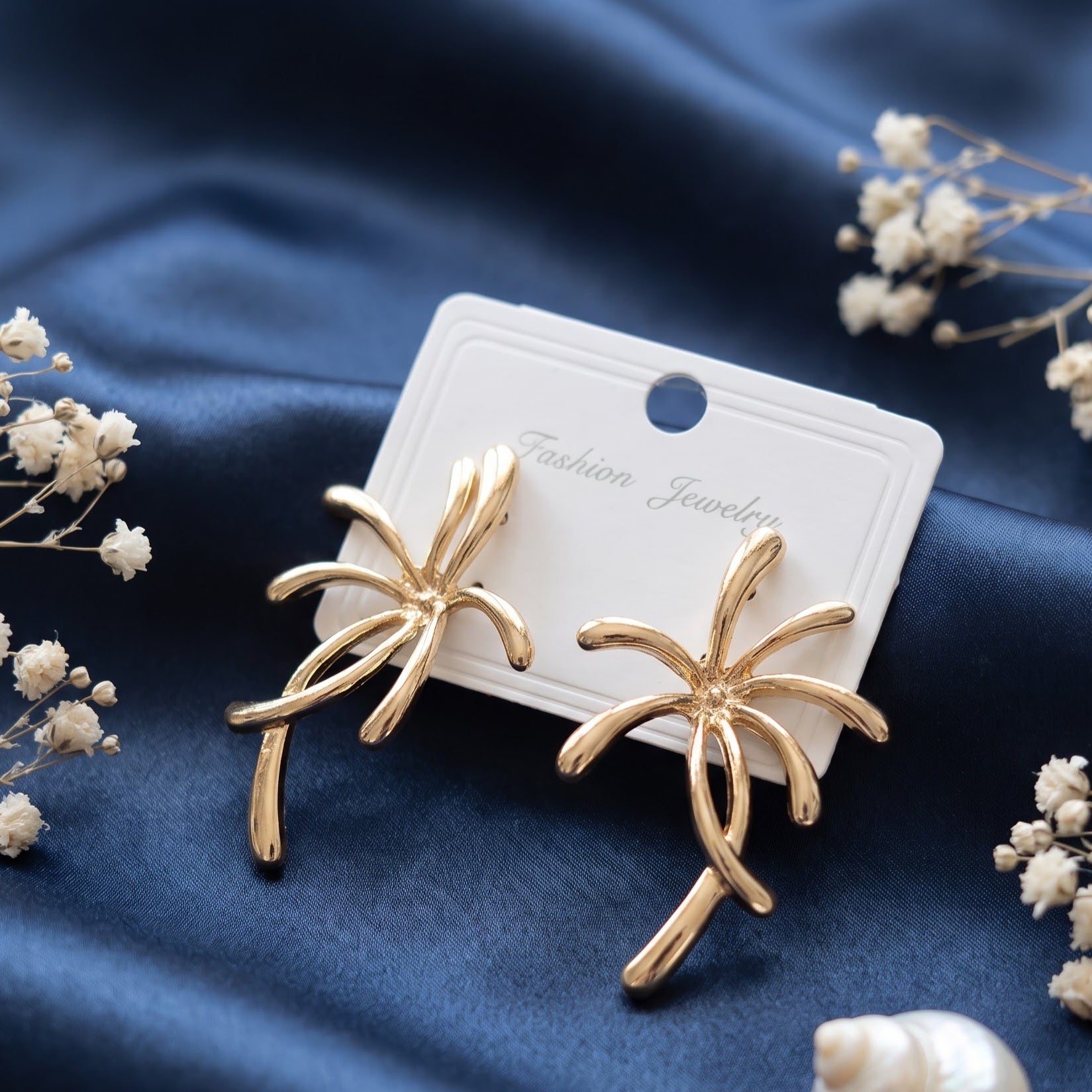 Elegant tropical design stud earring