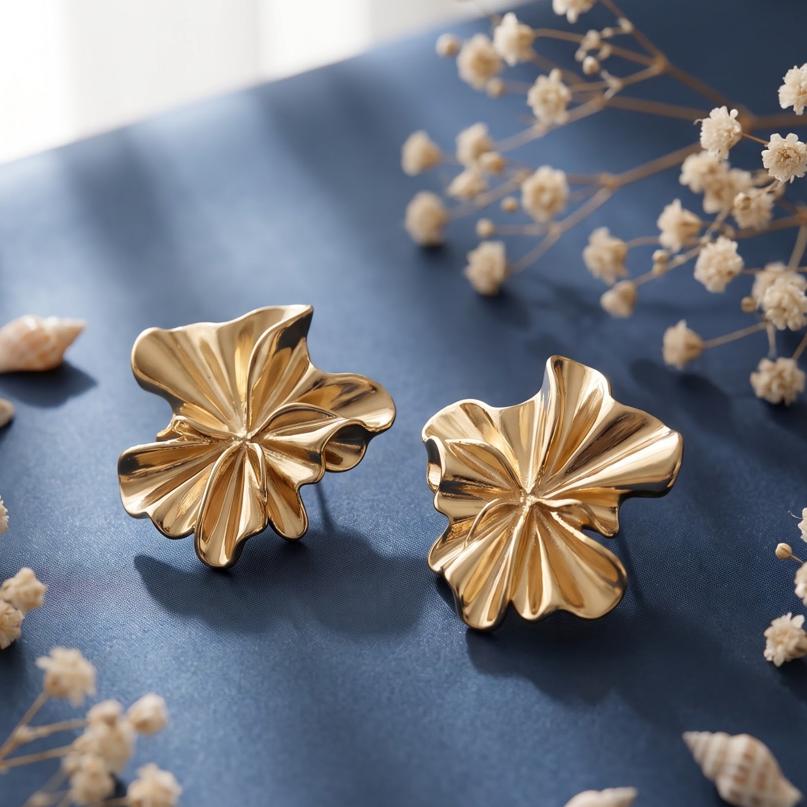 Gold ruffle stud