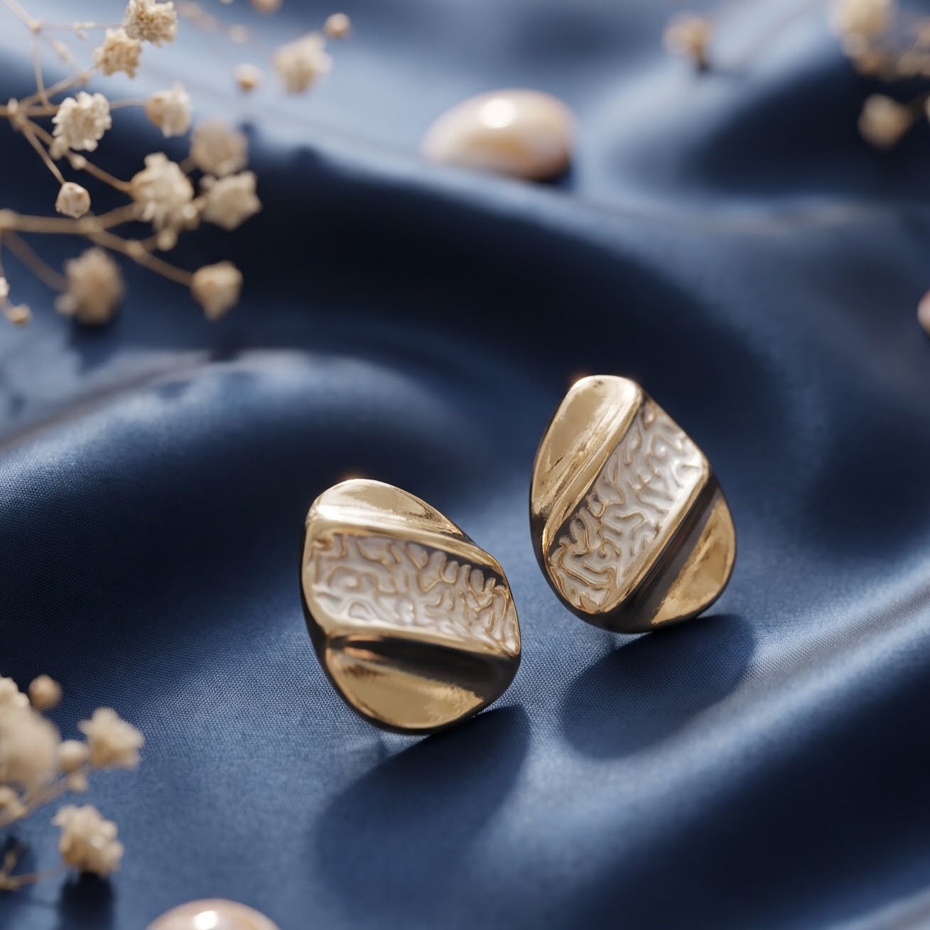 Brushed center tear drop stud