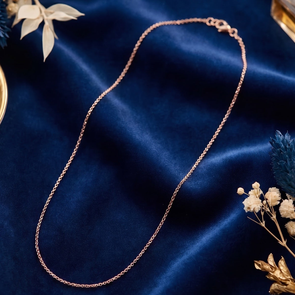 Rosegold chain with  interlocking design