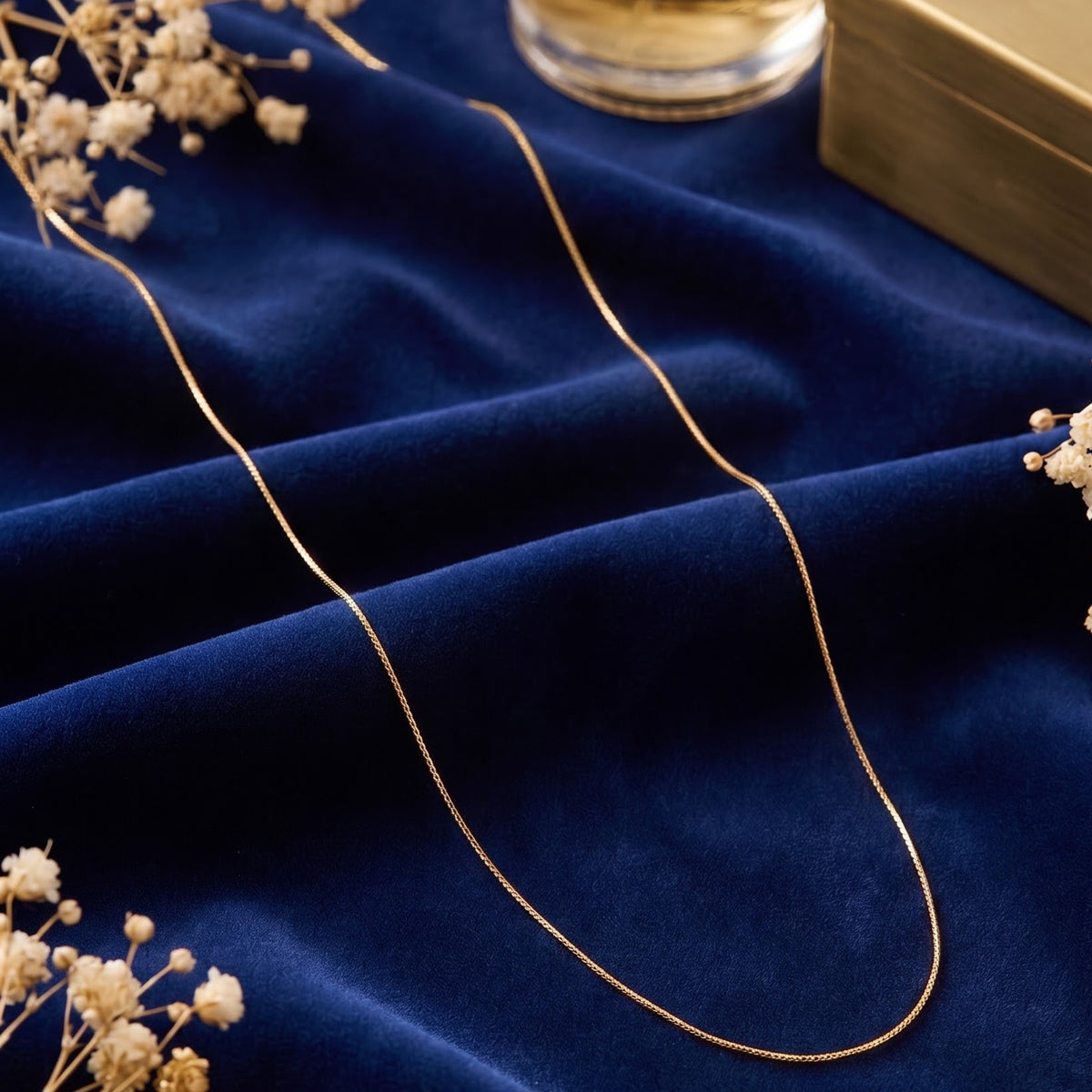 Minimal gold toned chain