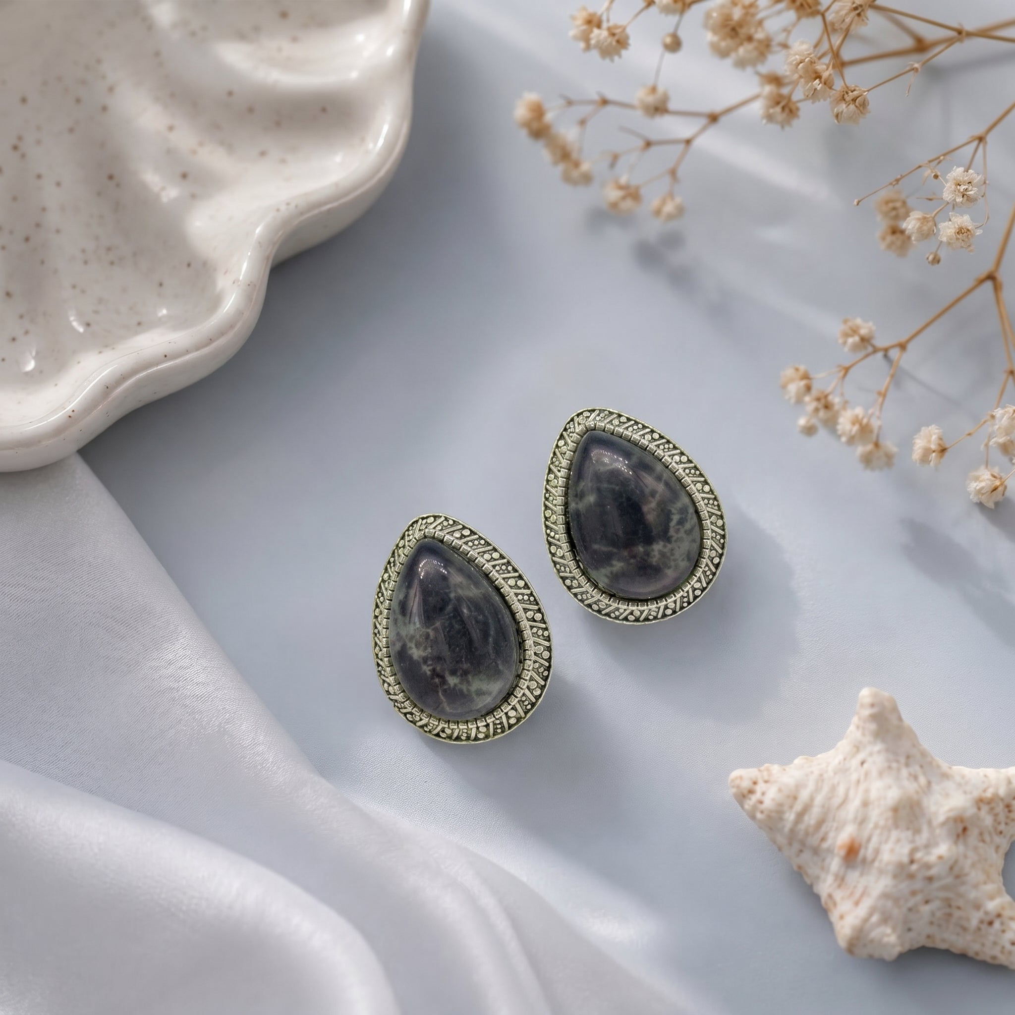 Almond  shape stud earring