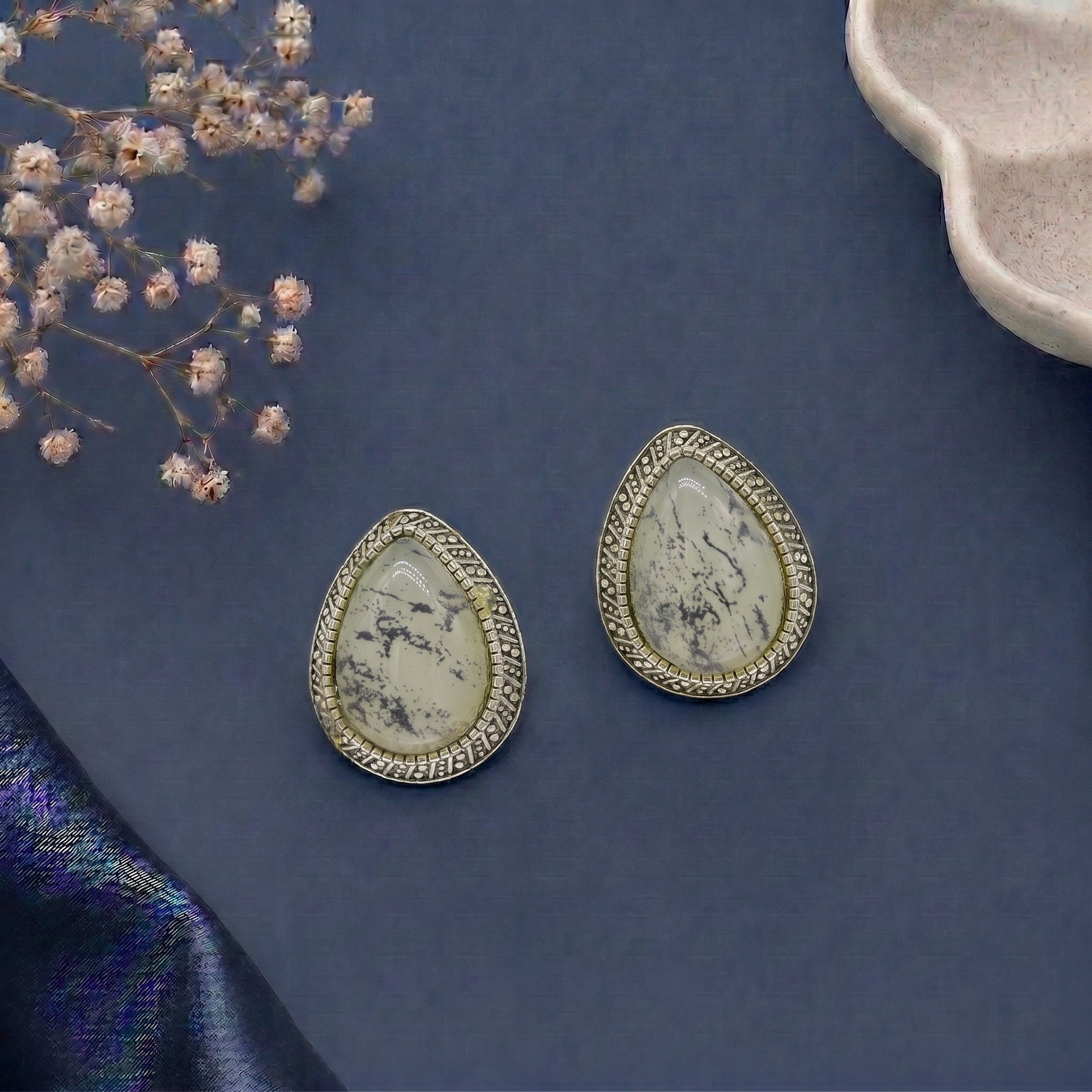 Almond  shape stud earring