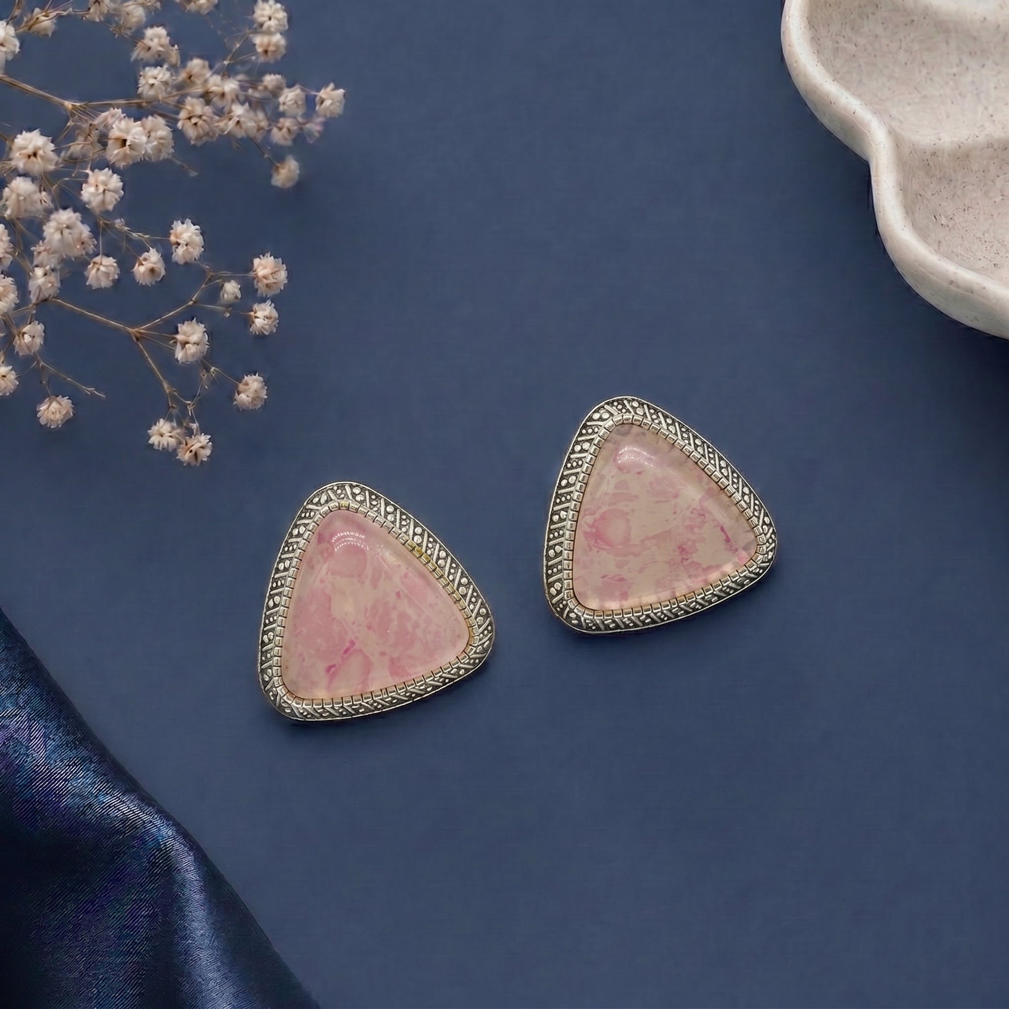 Tringular stone stud earring