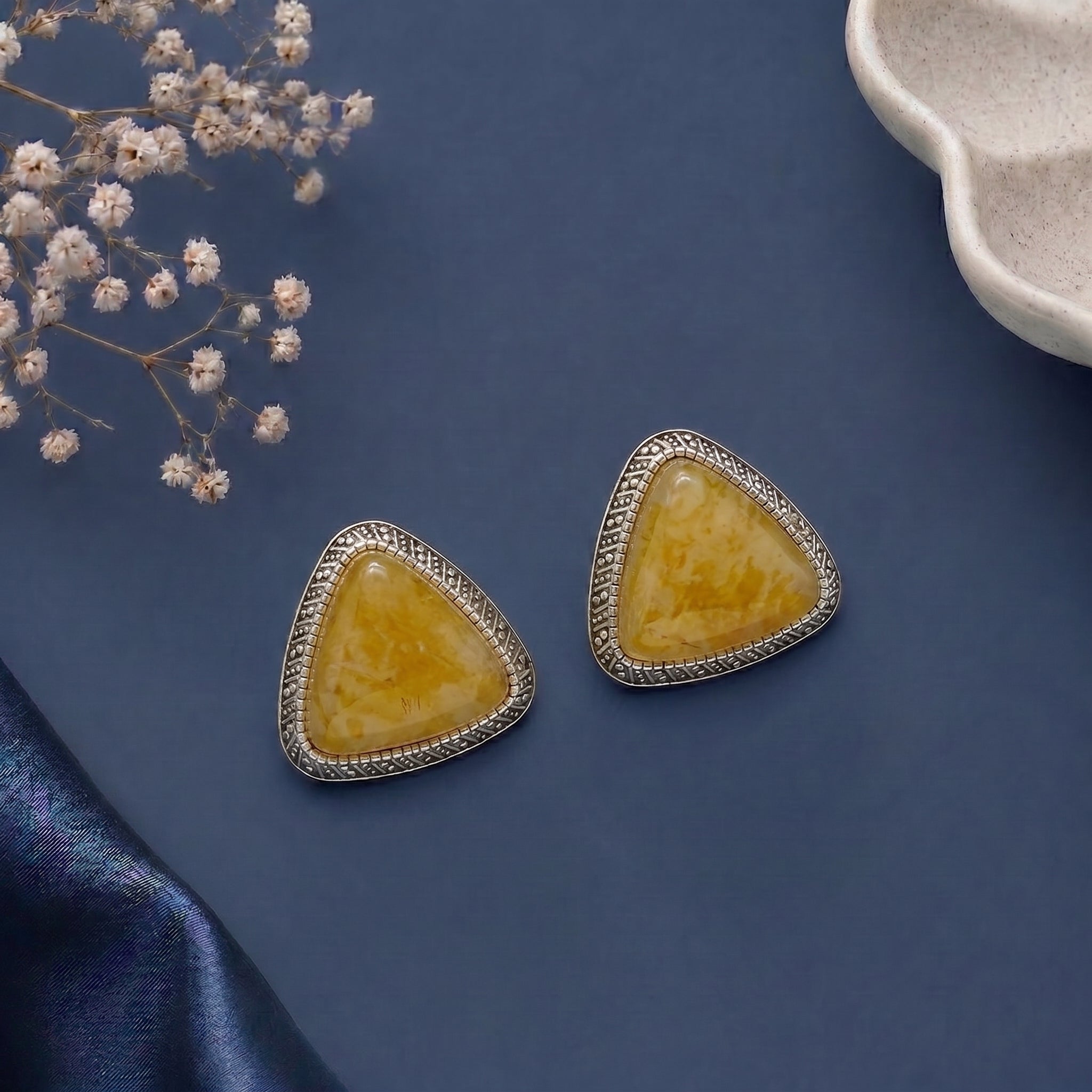 Tringular stone stud earring