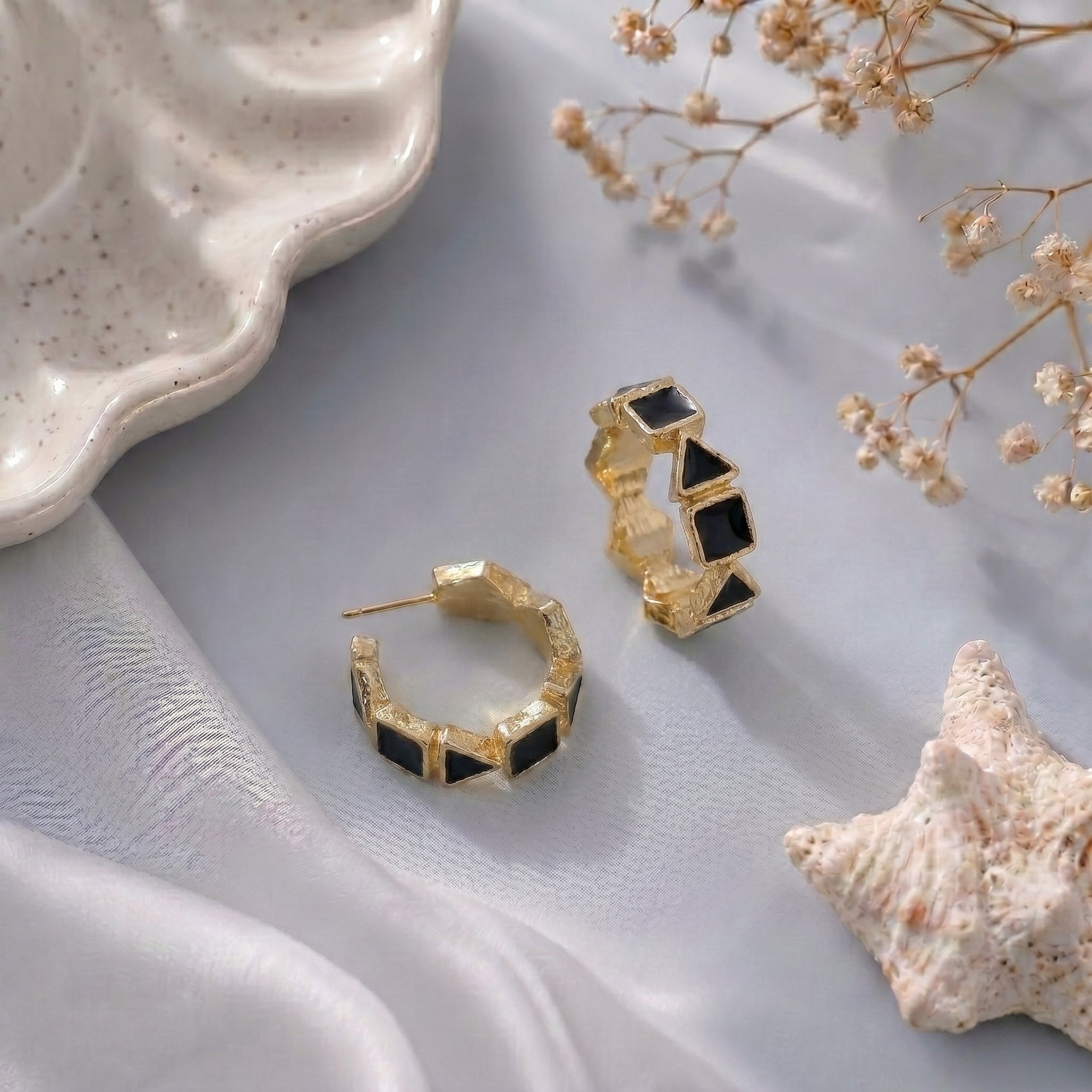 Black enamel hoops earring