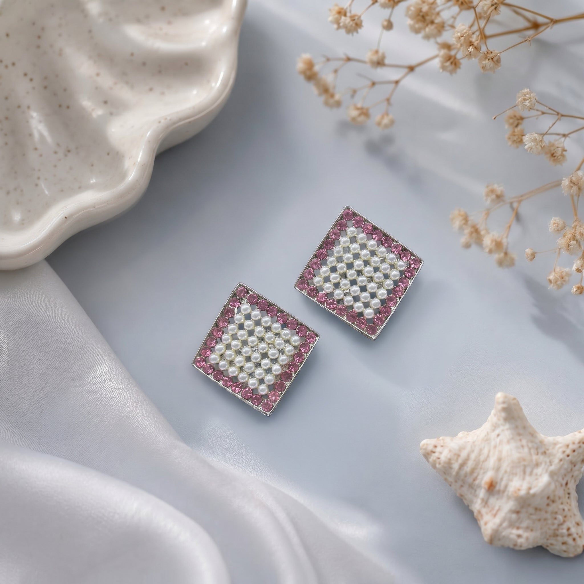 Sqare pearl and diamond earring