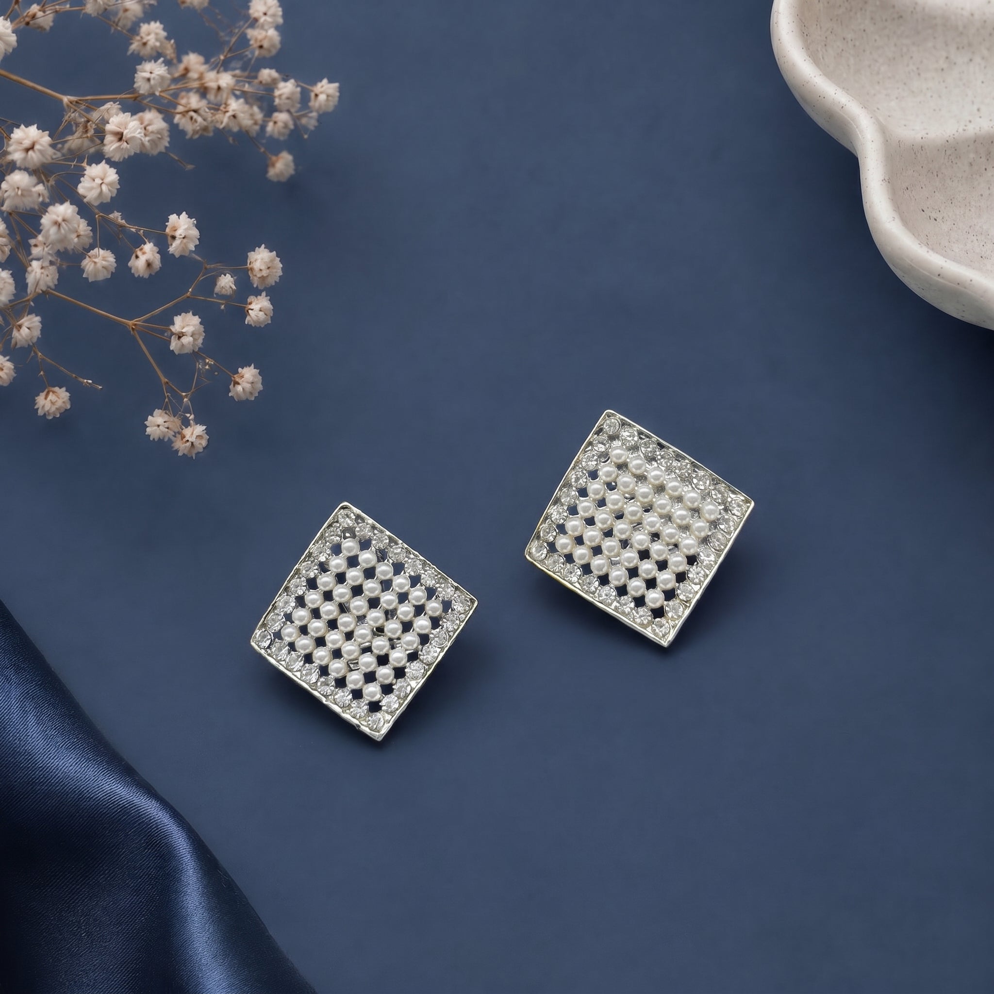 Sqare pearl and diamond earring