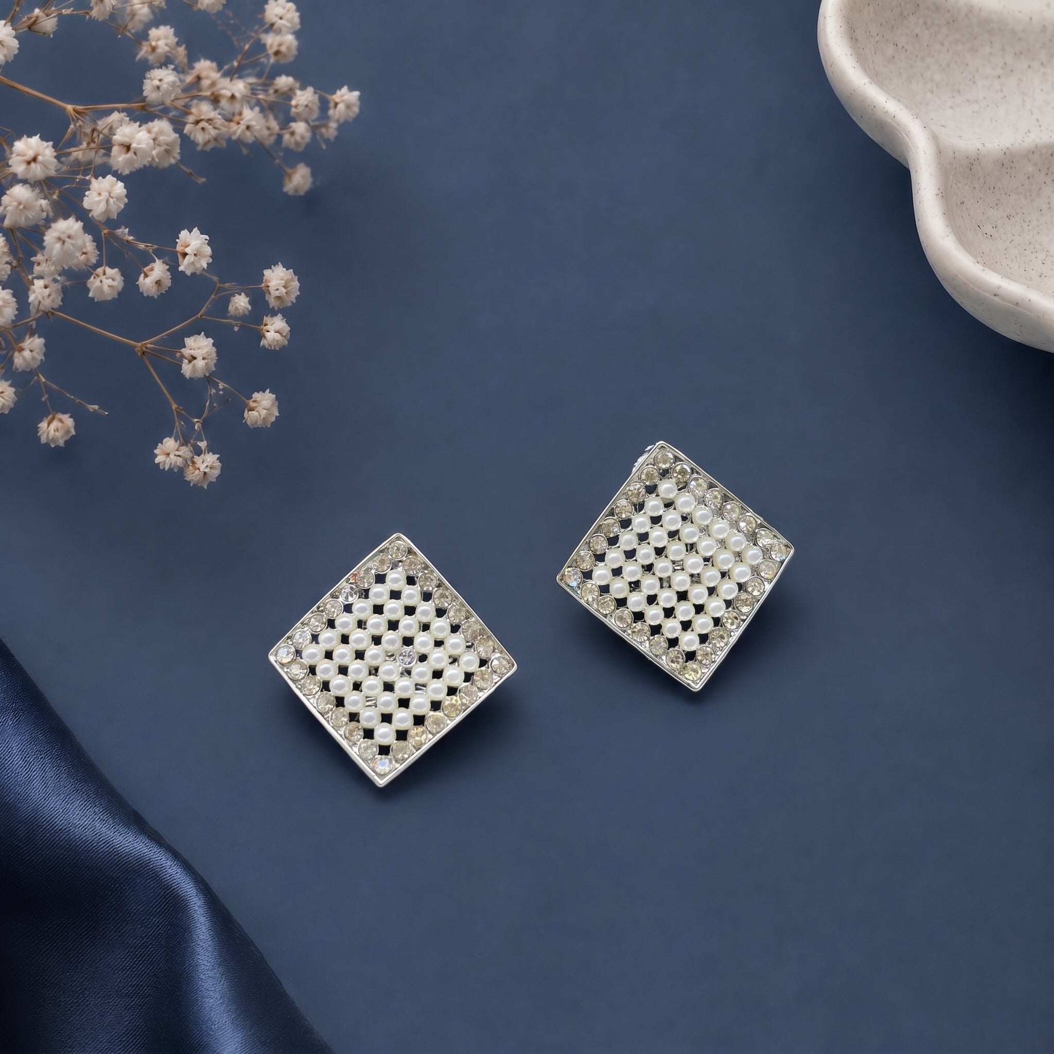 Sqare pearl and diamond earring