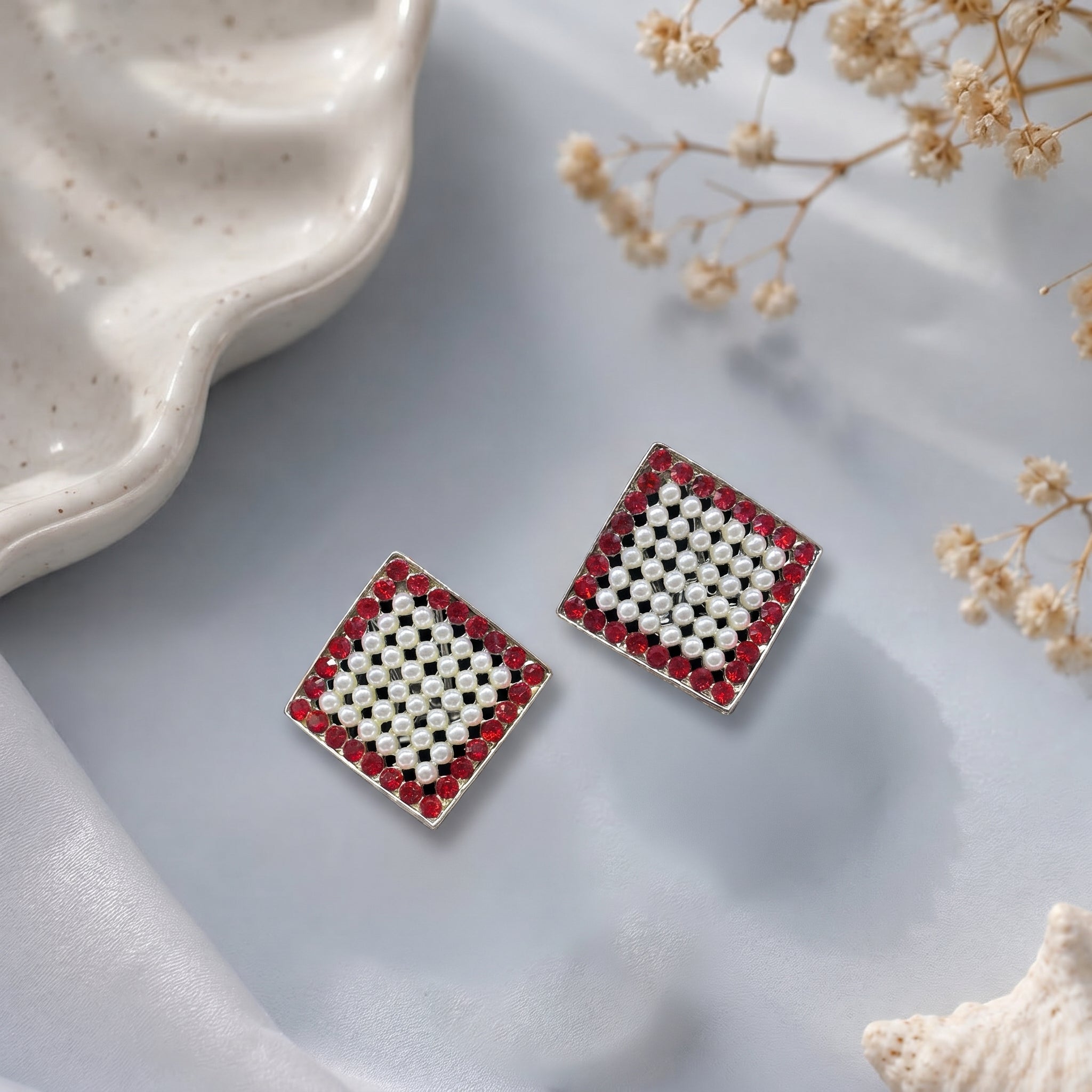 Sqare pearl and diamond earring