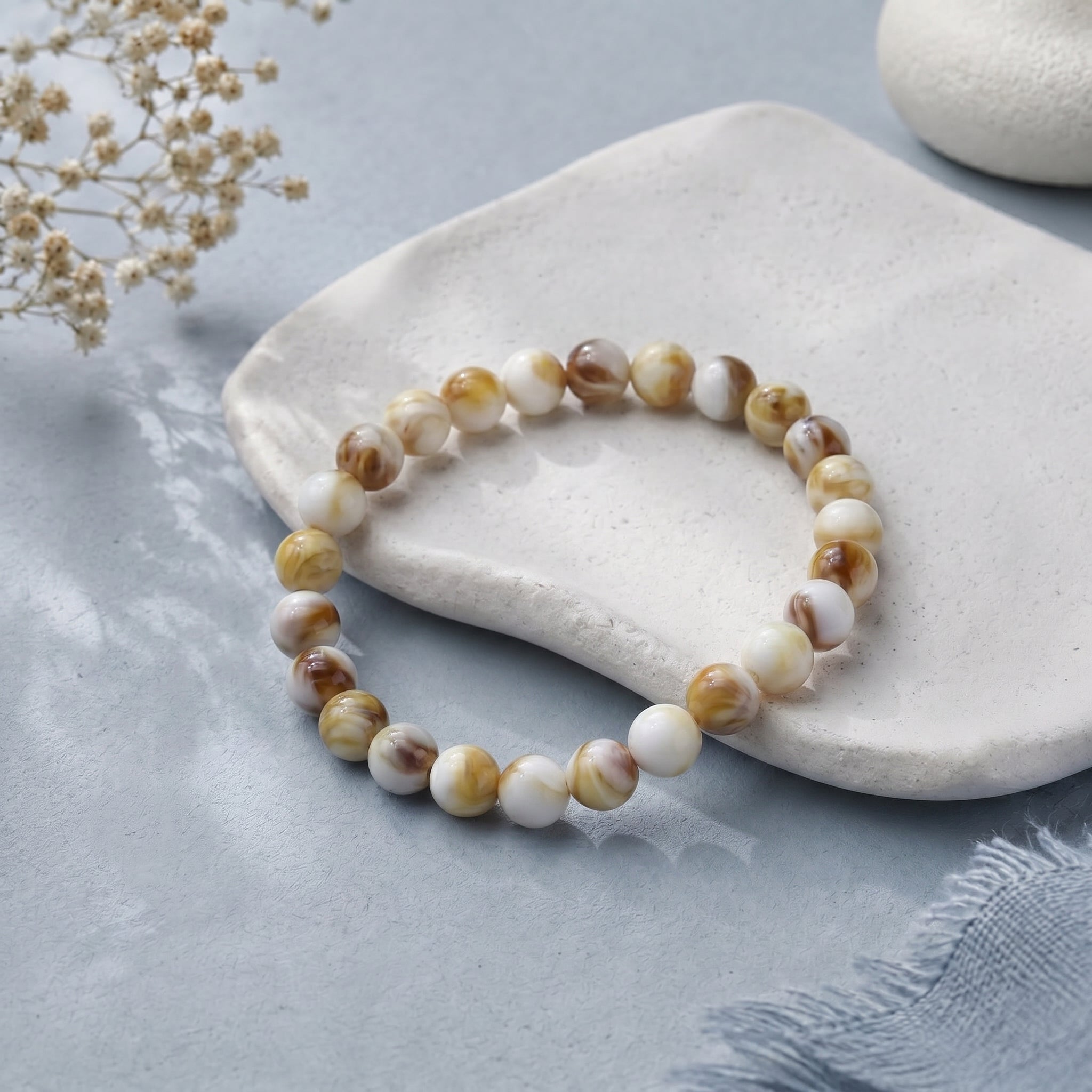 Stretch yellow and white beads bracelet