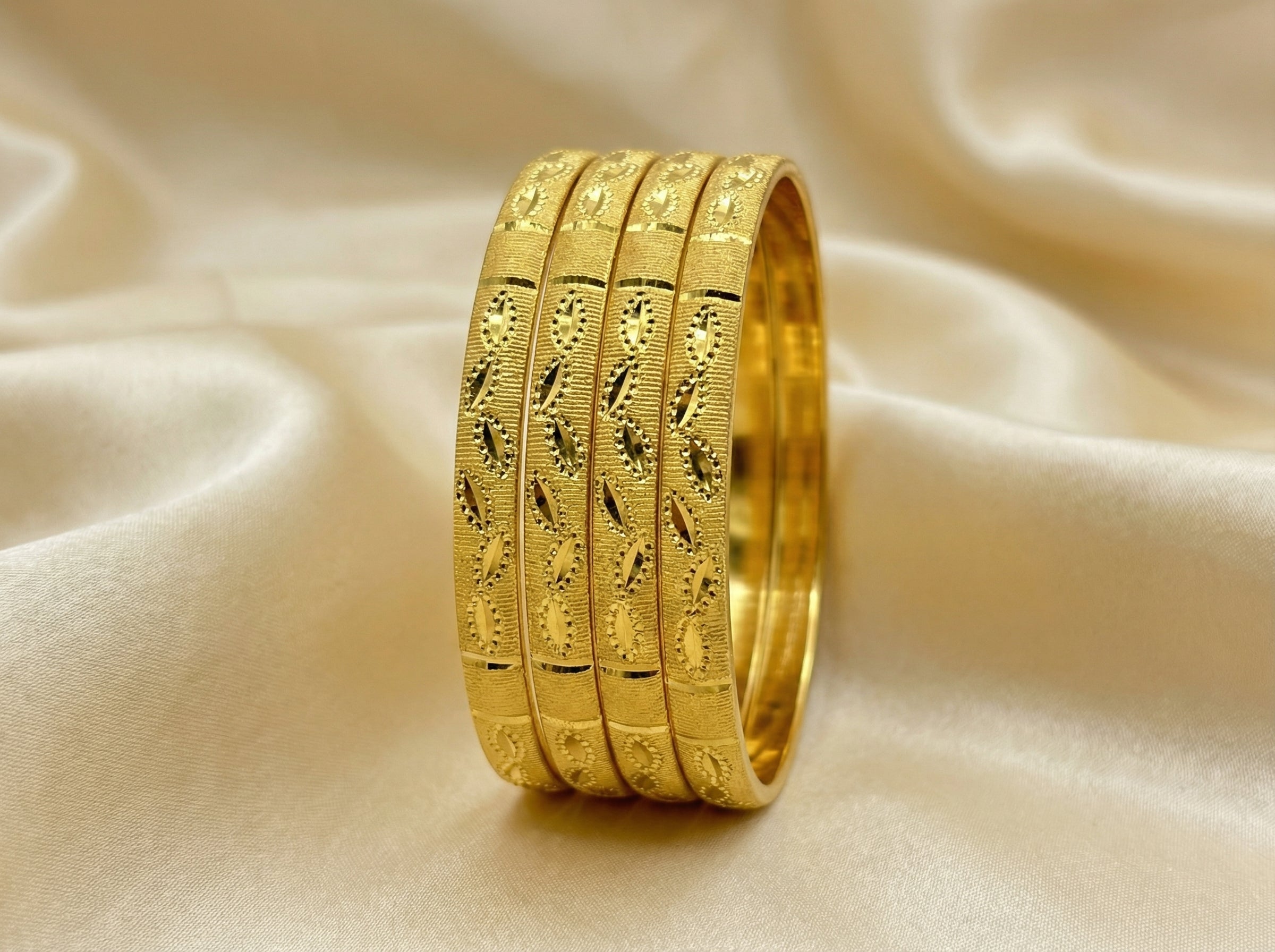 Leaf design gold bengle bunch of 4pcs