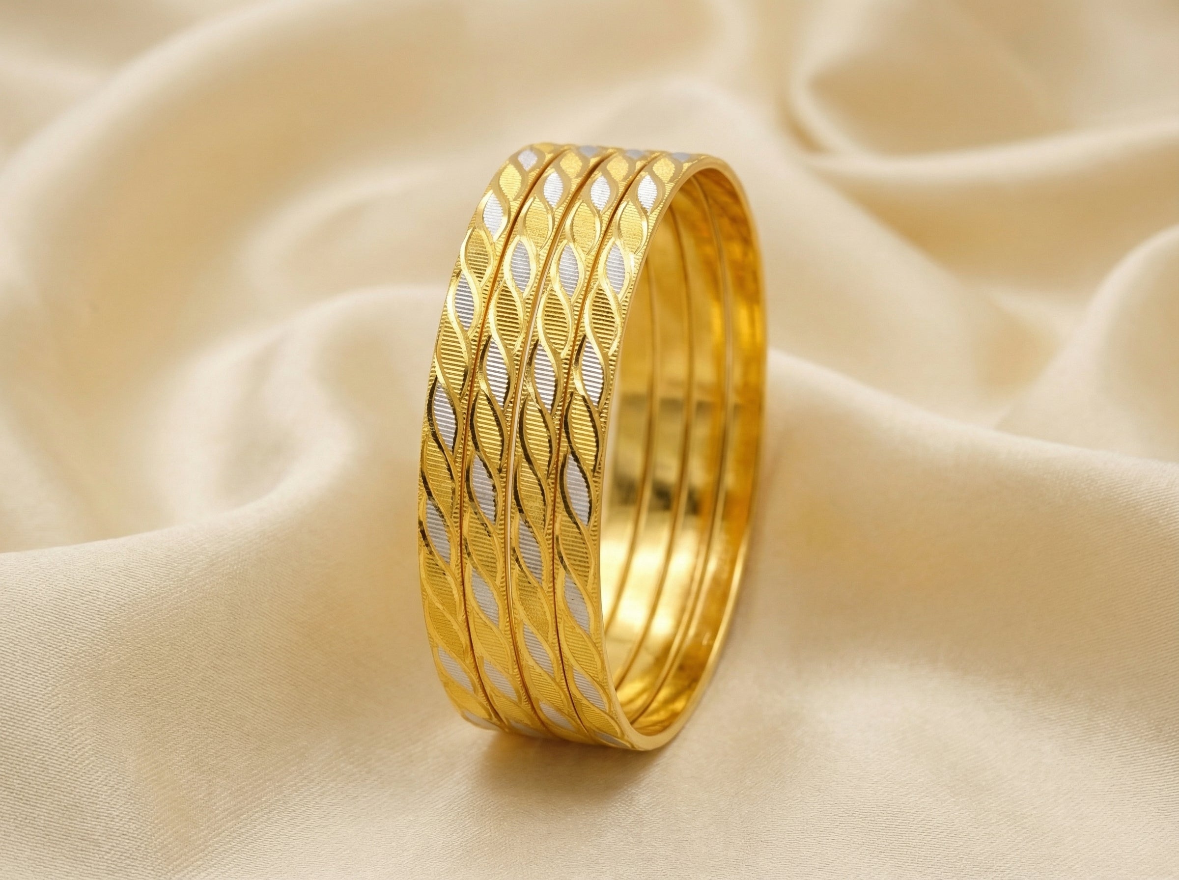 Leaf design two tone 4 pcs bunch bangles