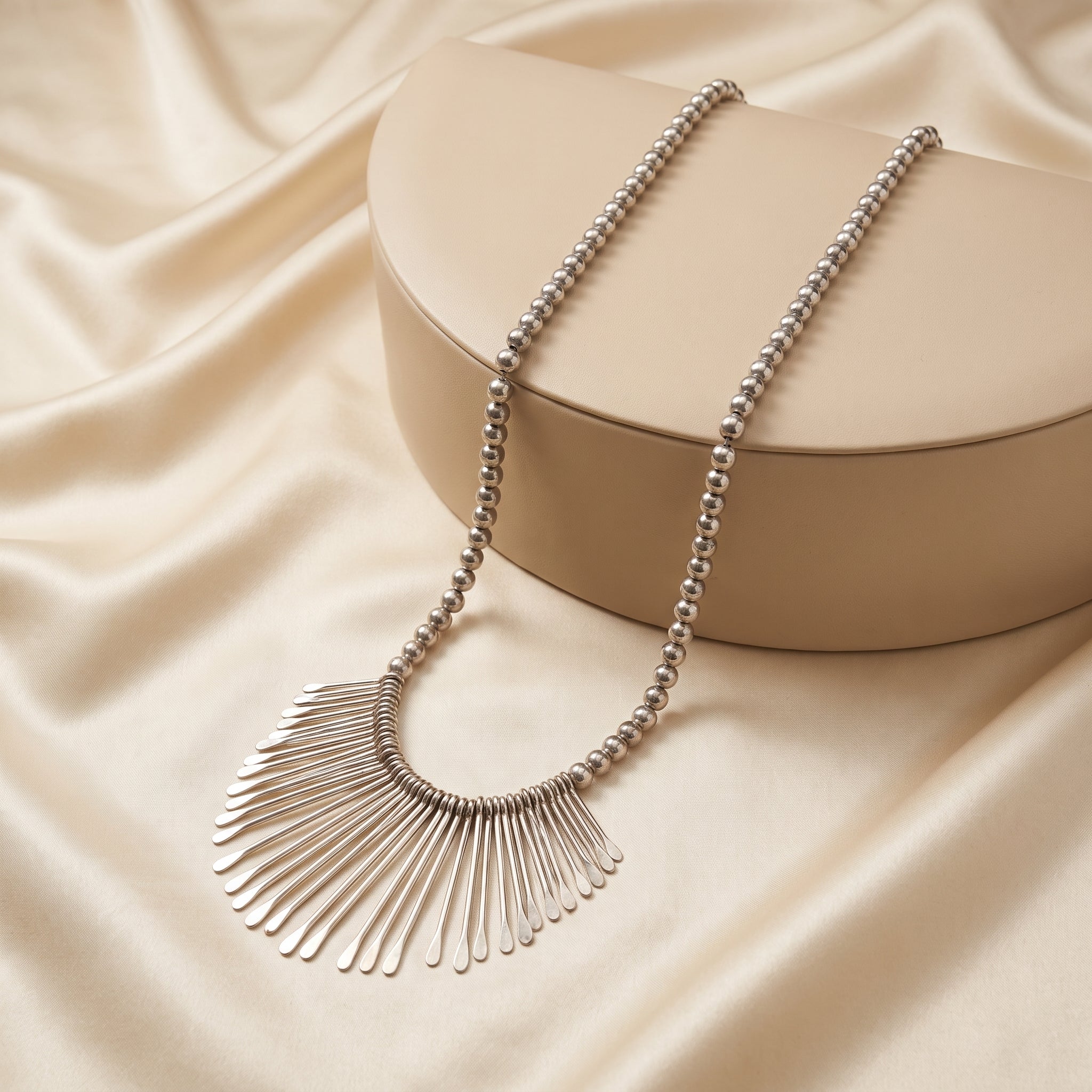 Cascanding charm design necklace