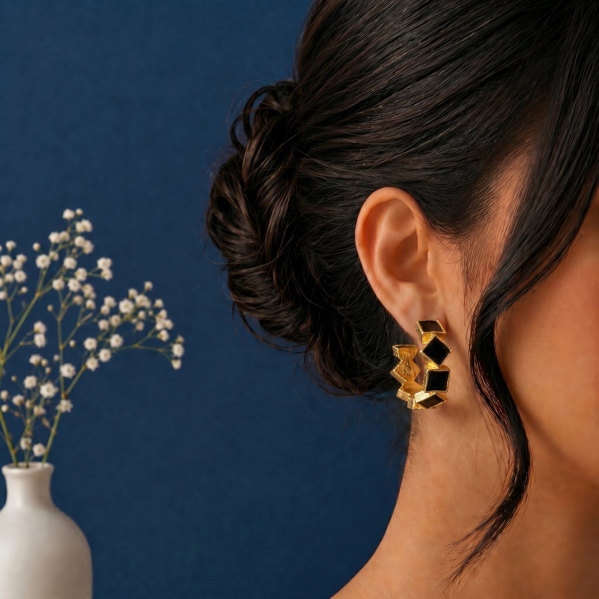 Black enamel hoops earring