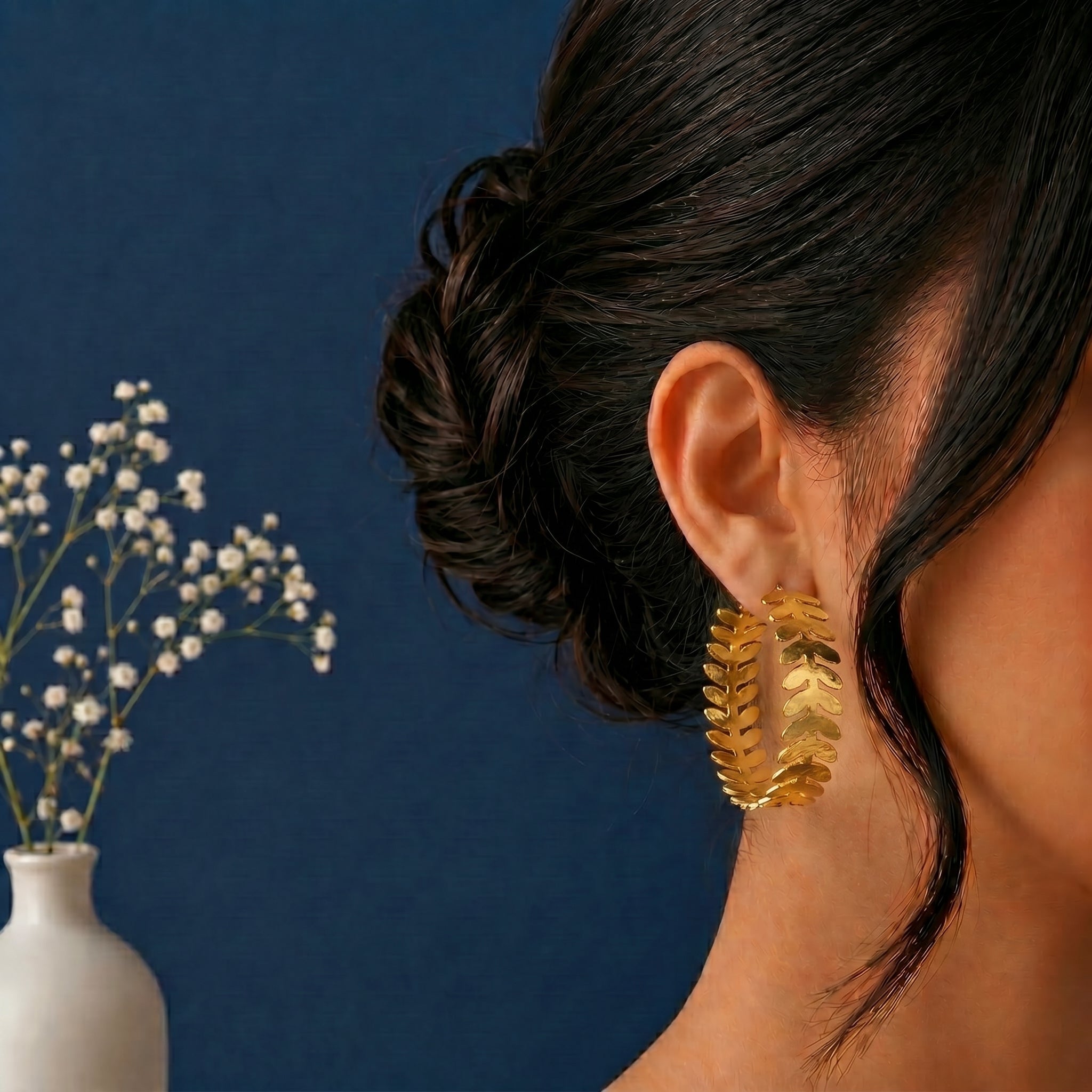 Leaf design hoops earring