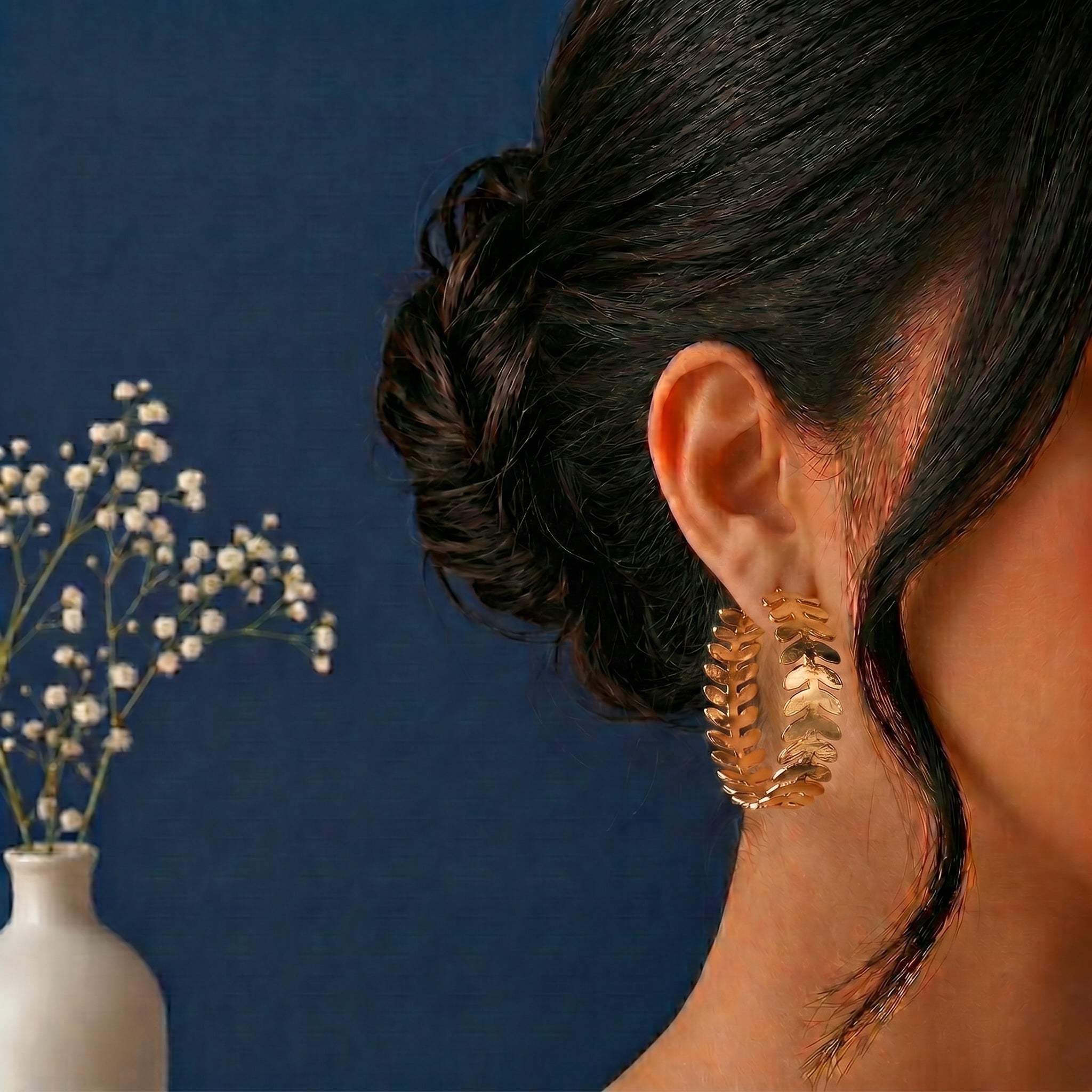 Leaf design hoops earring