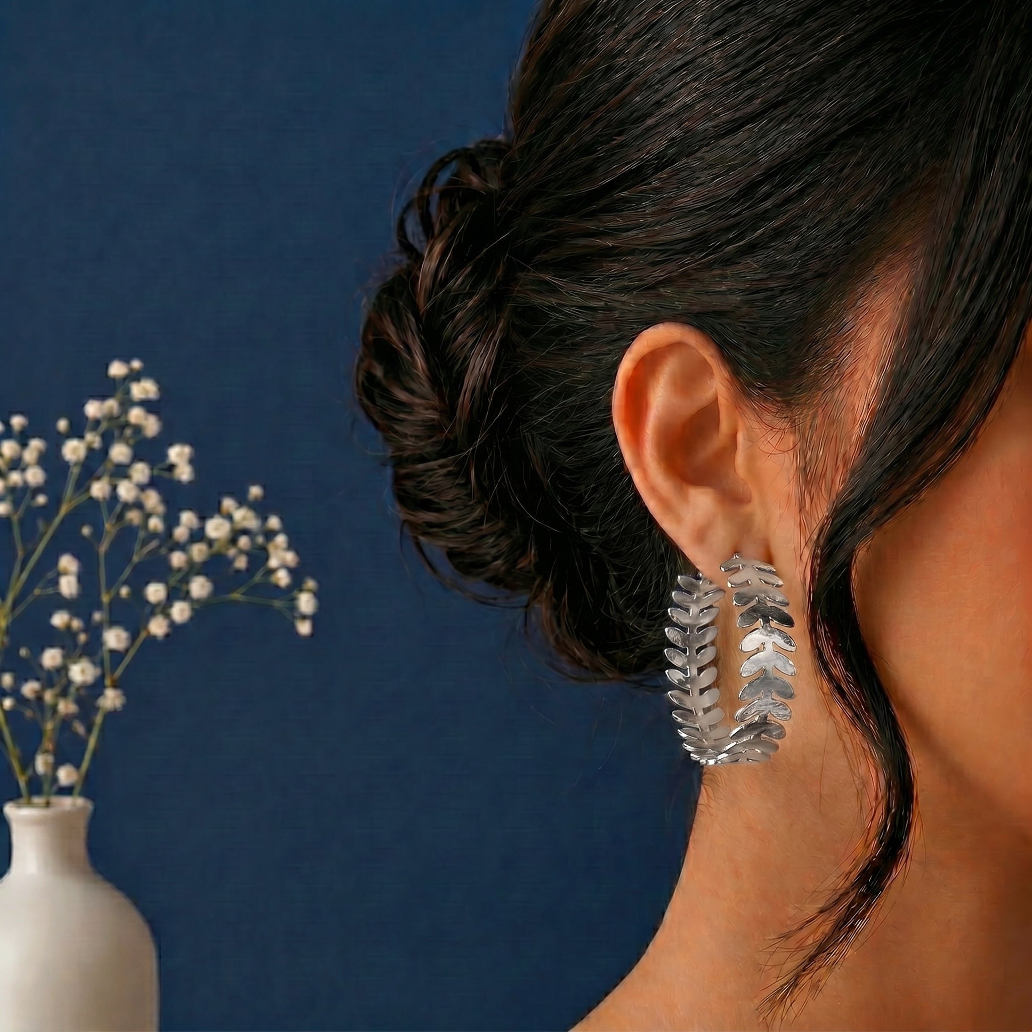 Leaf design hoops earring